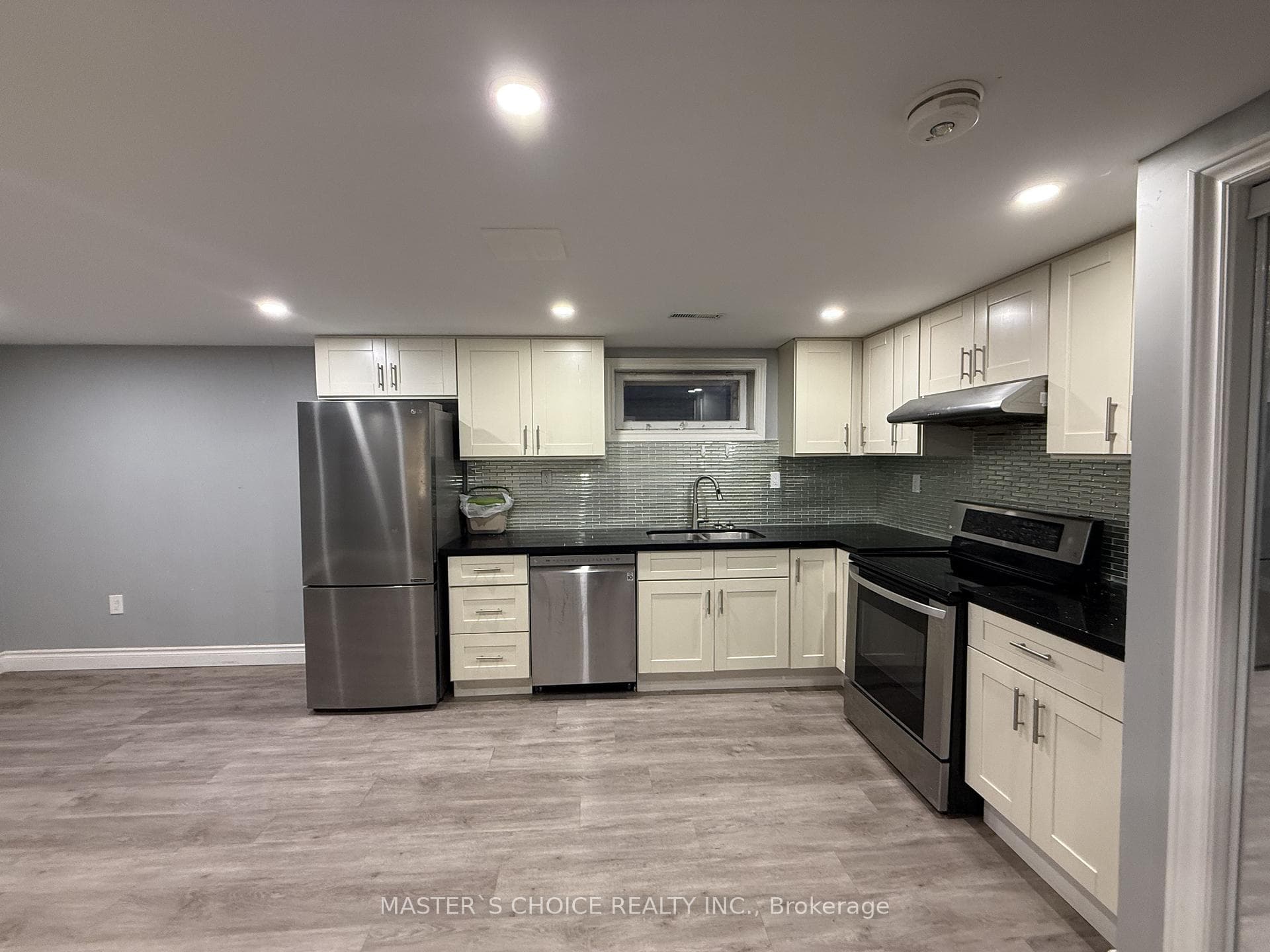 170 Orchard Hts Boulevard photo 2