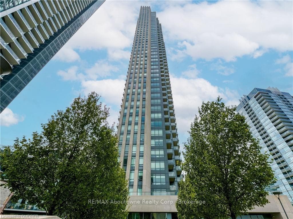 36 PARK LAWN Road Unit 1710 photo 1