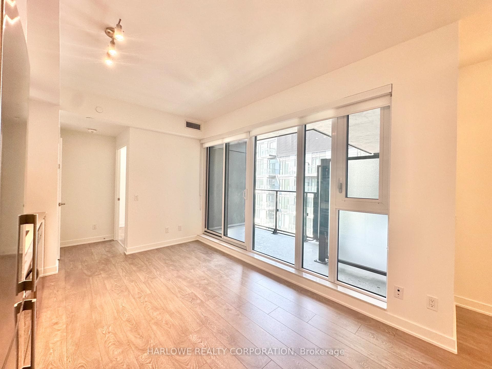 543 Richmond Street Unit 1412 photo 2