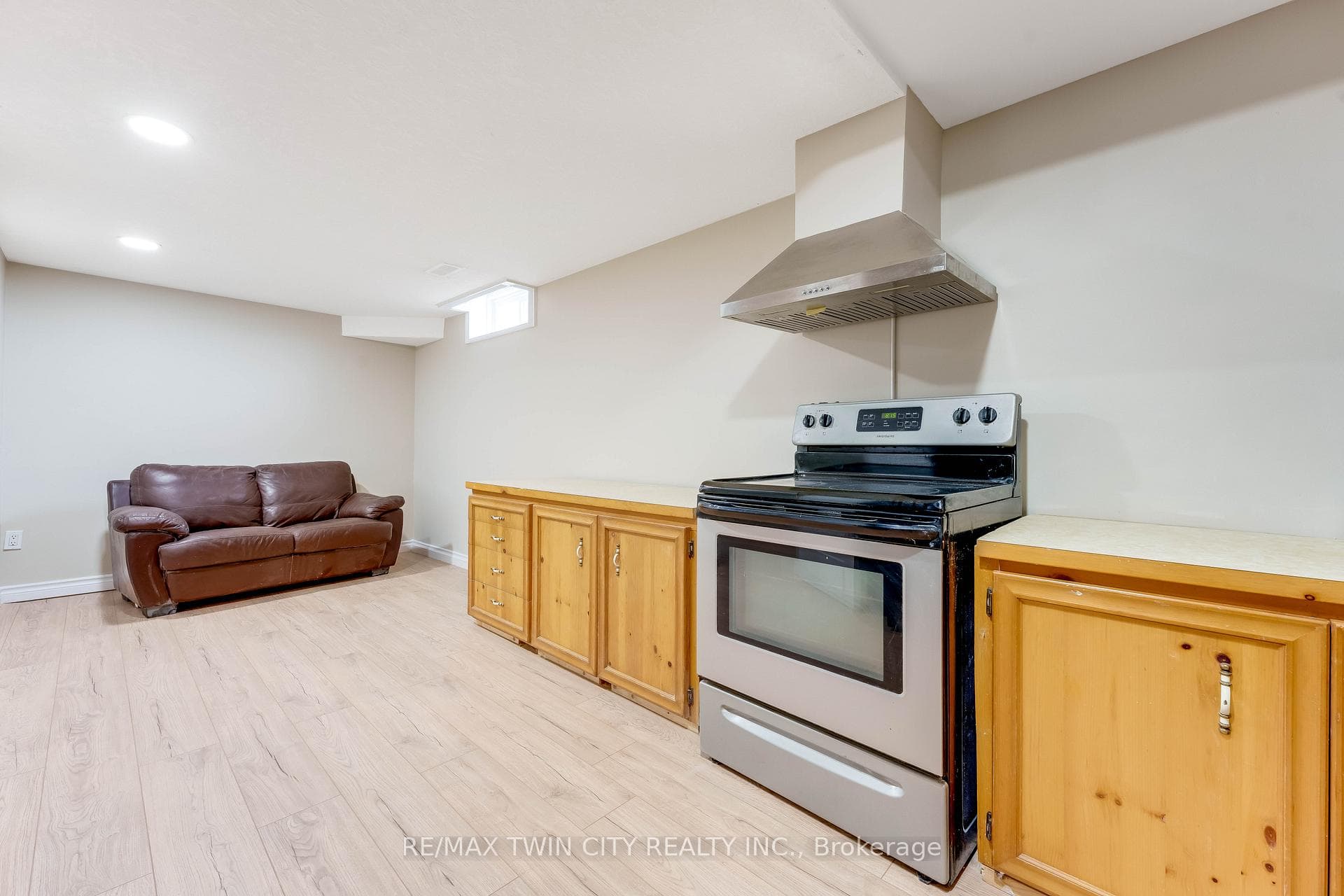 135 Veronica Drive photo 30