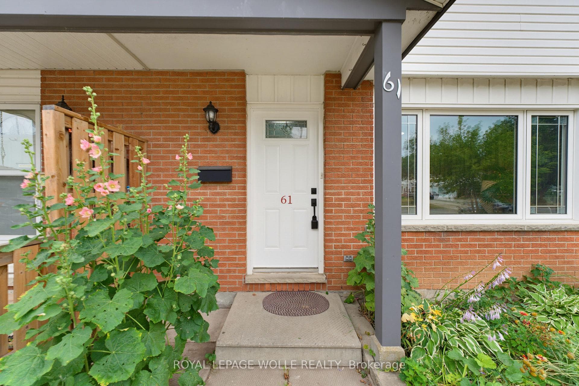 61 Balfour Crescent photo 4