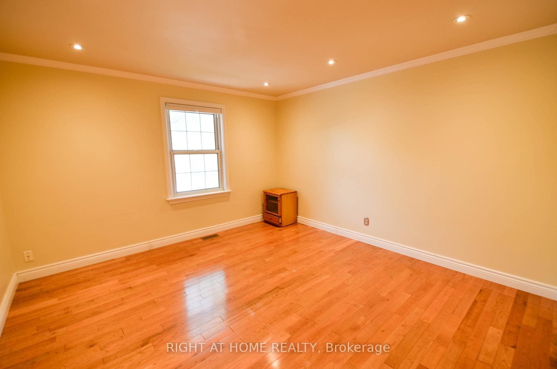 203 Kingsdale Avenue photo 7