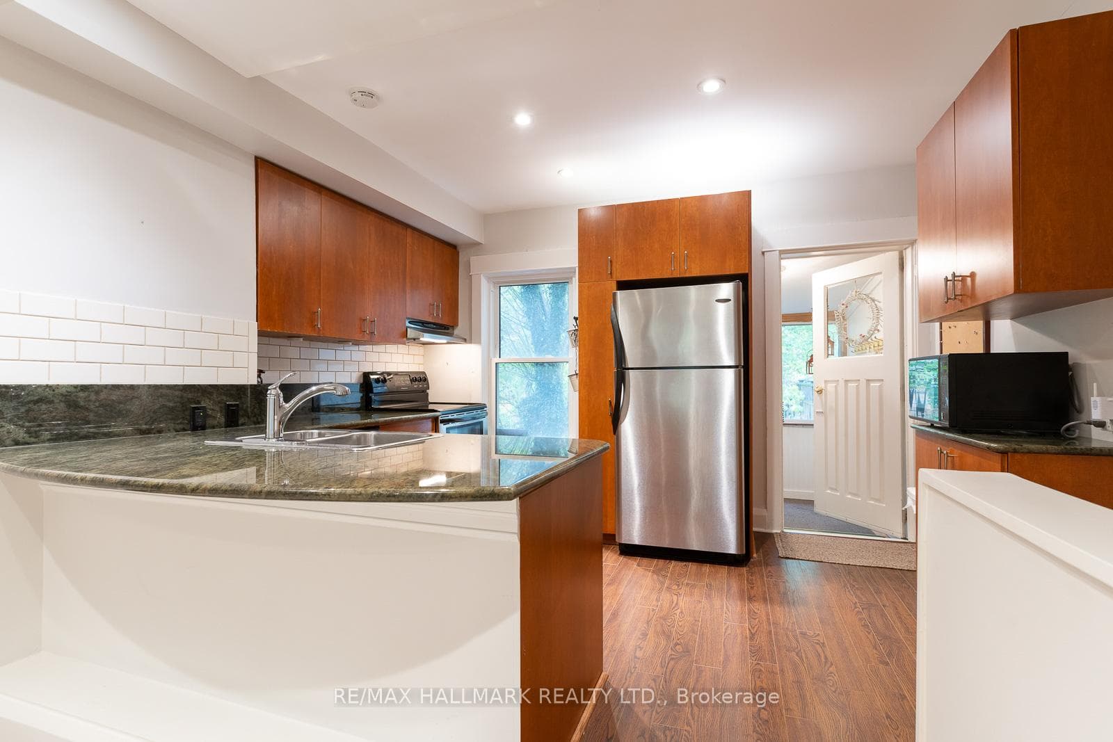 70 Lawlor Avenue photo 9