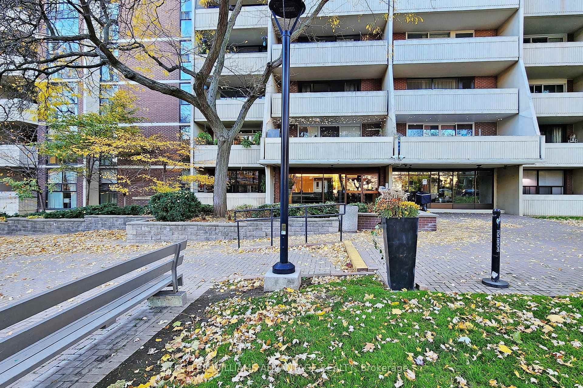 40 Homewood Avenue Unit 1608 photo 3