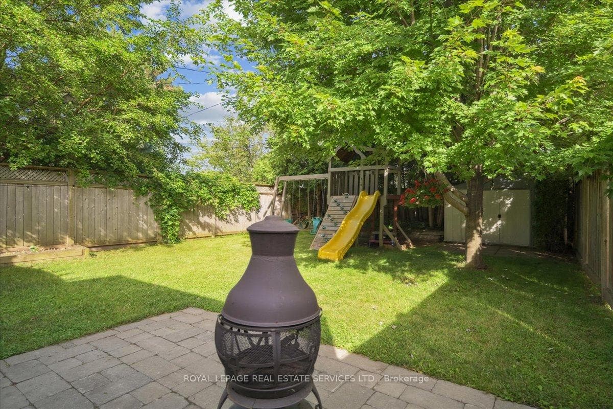 636 Artreva Crescent photo 39