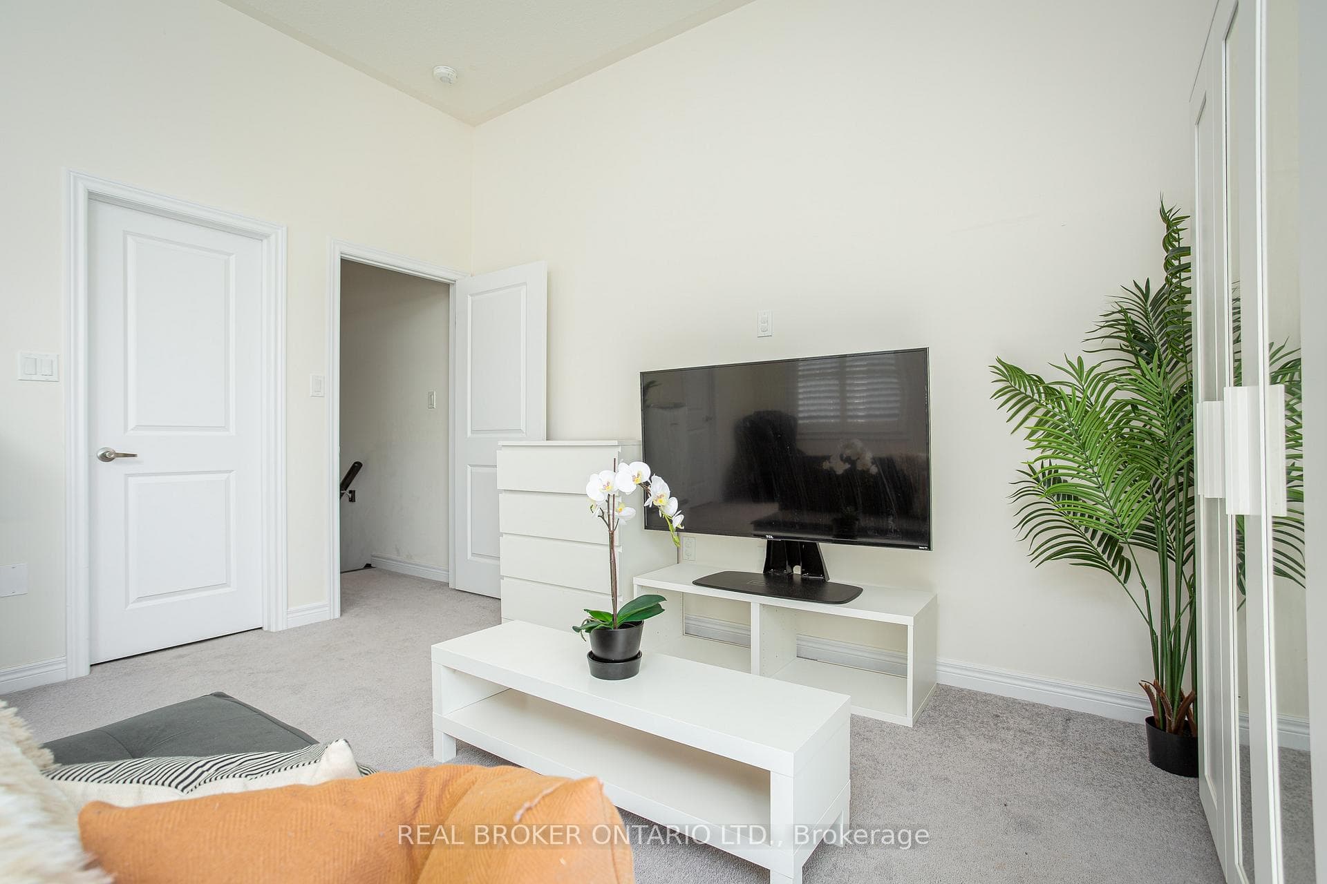 184 Coronation Road photo 29