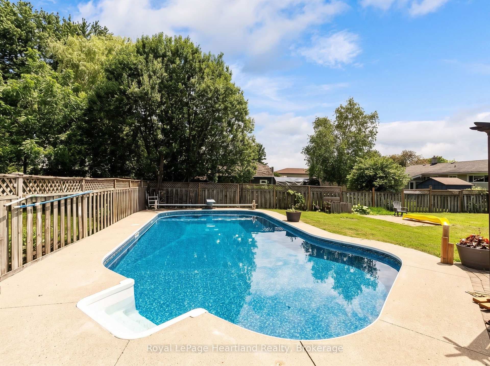 240 Elm Avenue photo 36