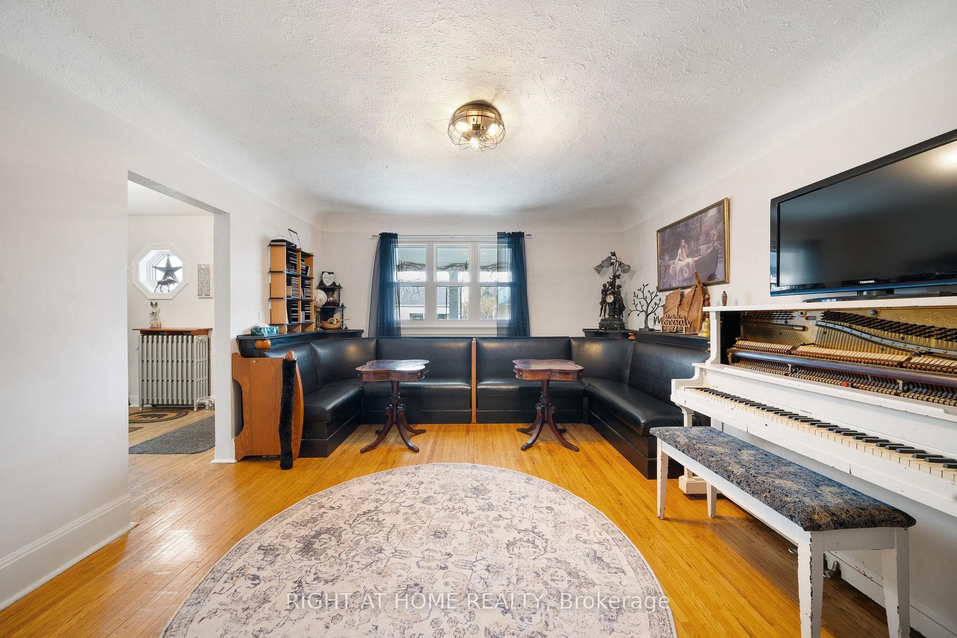 739 Albert Street photo 6