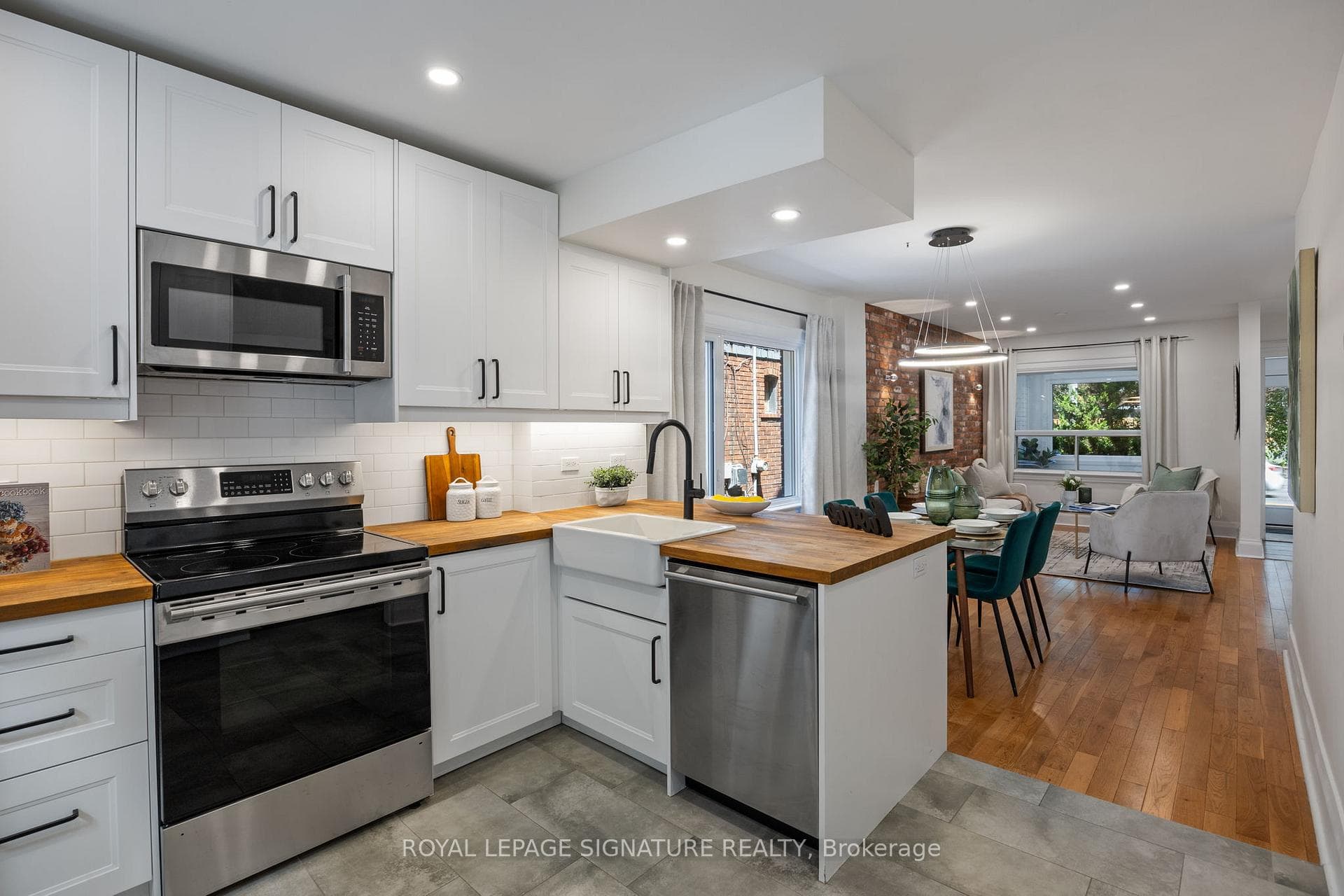 1060 Woodbine Avenue photo 9