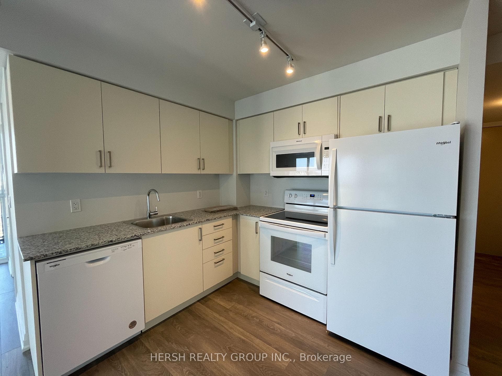 20 Meadowglen Place Unit 1701 photo 8