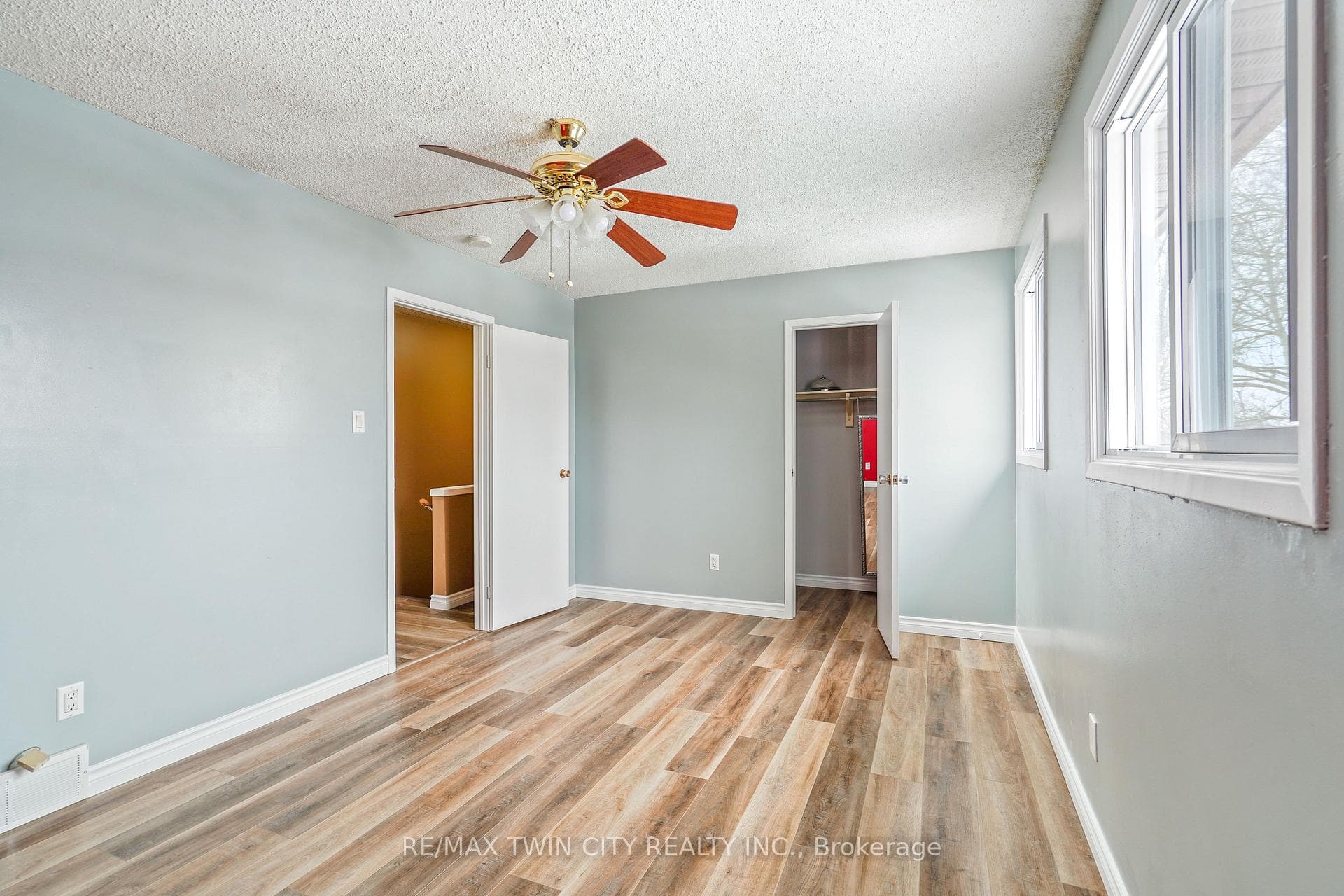 32 Parkside Drive photo 23