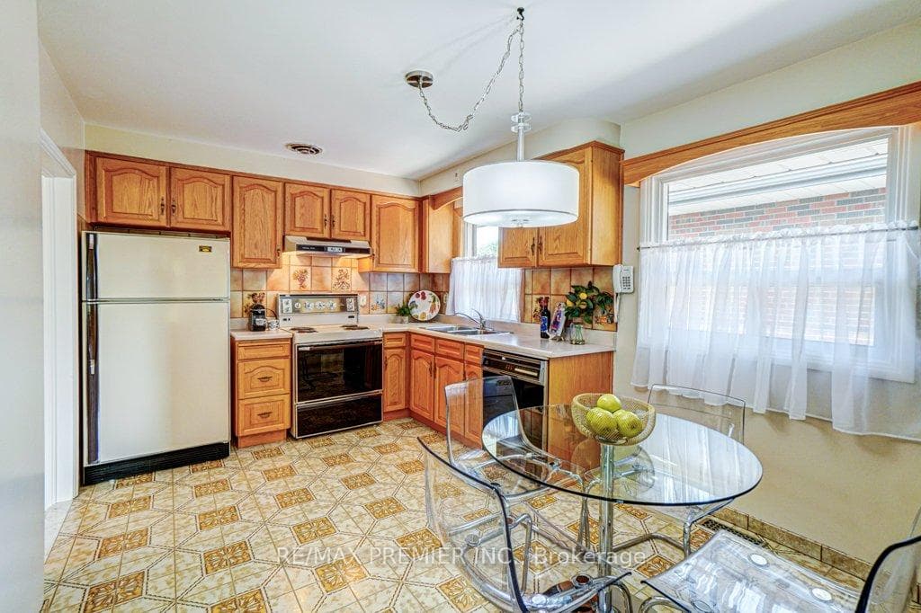 8 Rowse Crescent photo 12