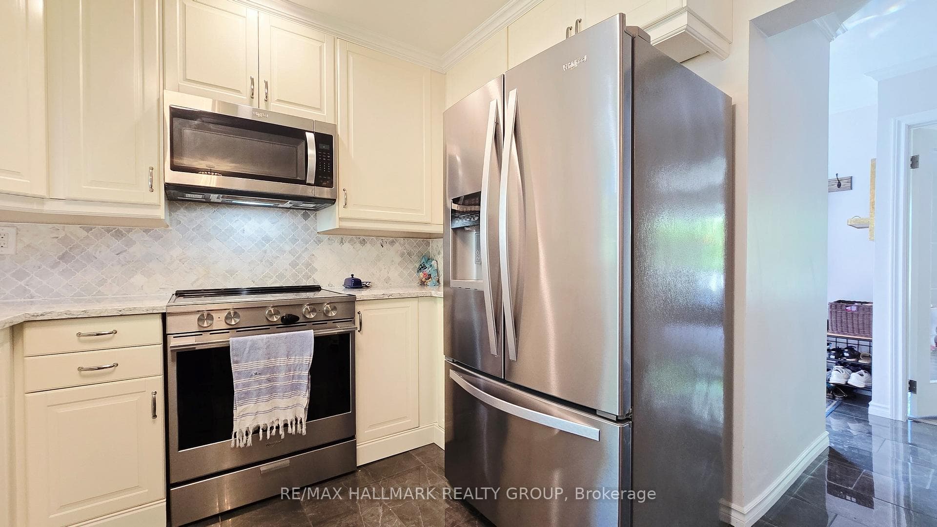 35 Seabrooke Drive photo 11