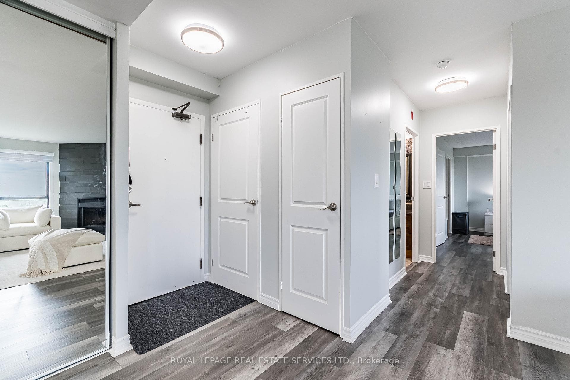 1000 Cedarglen Gate Unit 619 photo 19