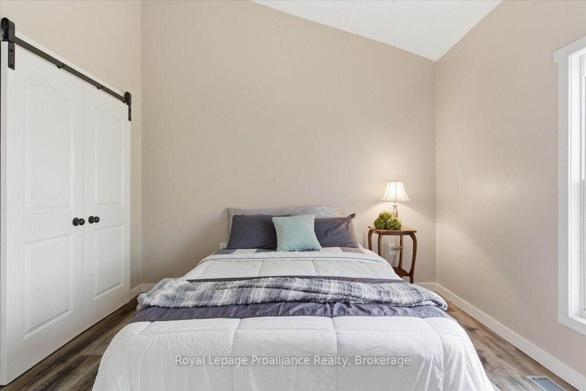 659 Moira Road photo 28