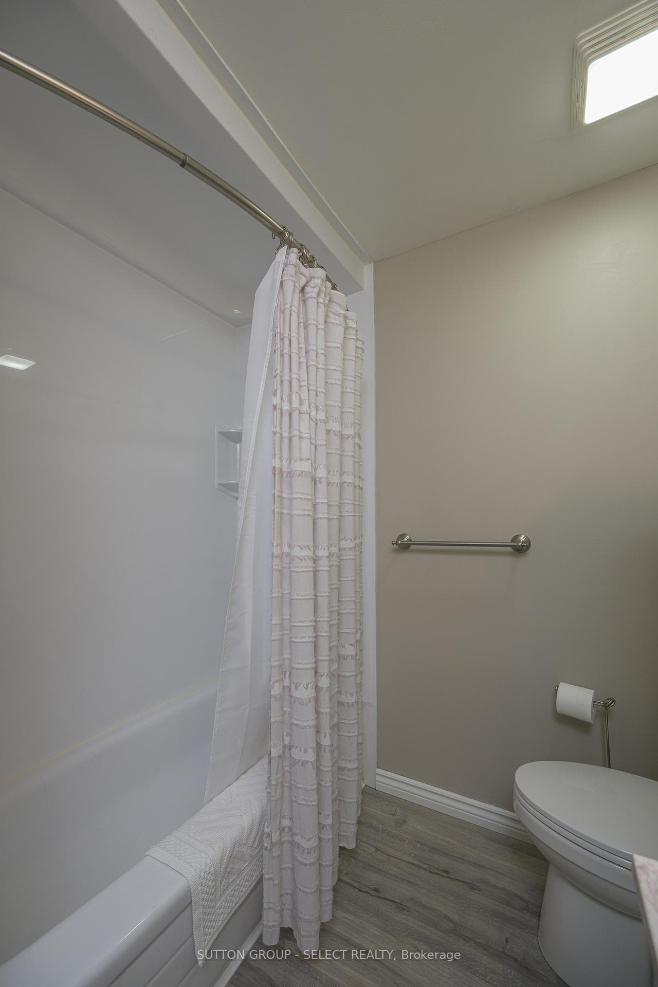 281 Everglade Crescent photo 25
