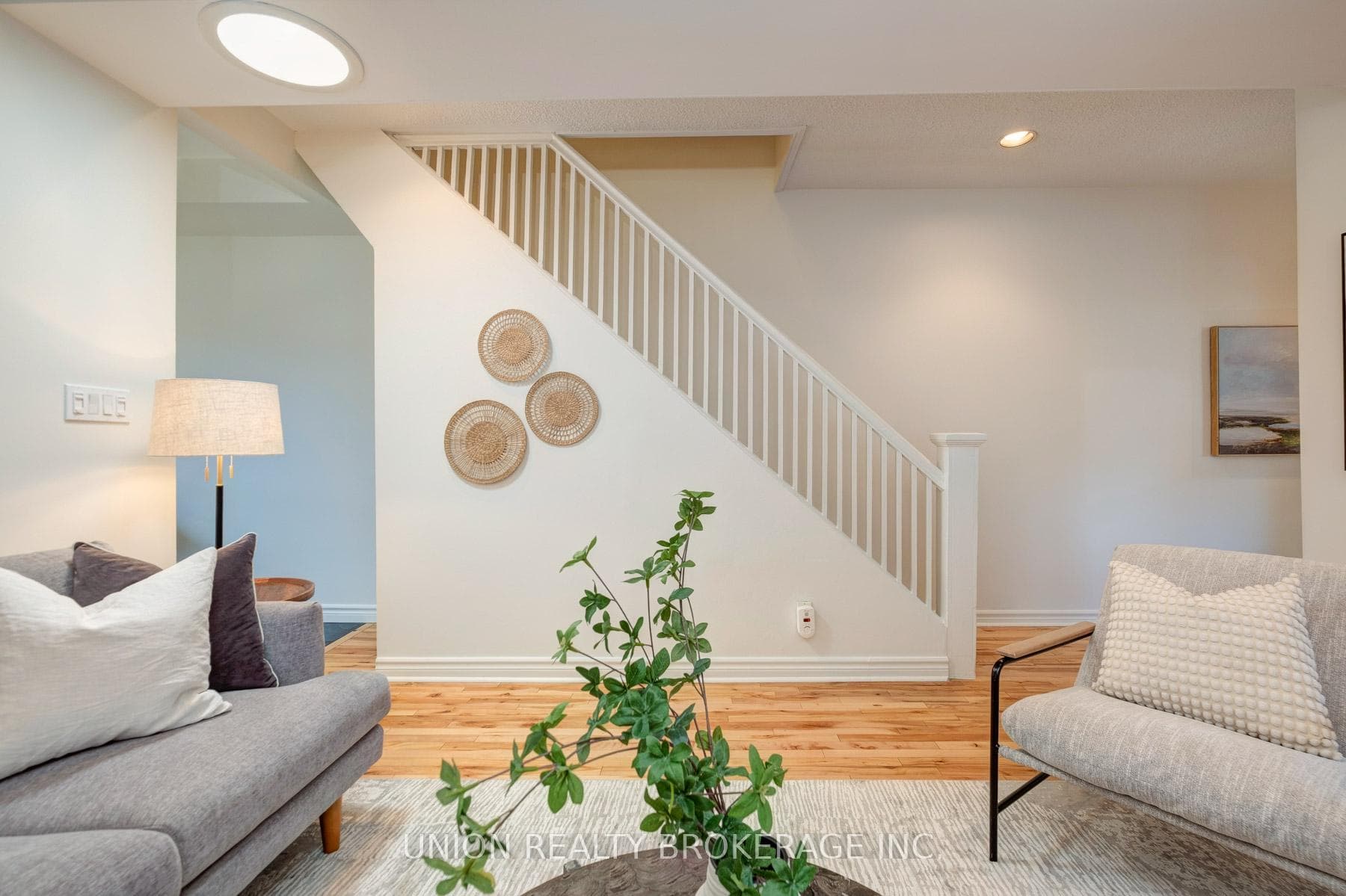 10 Bertmount Avenue photo 20