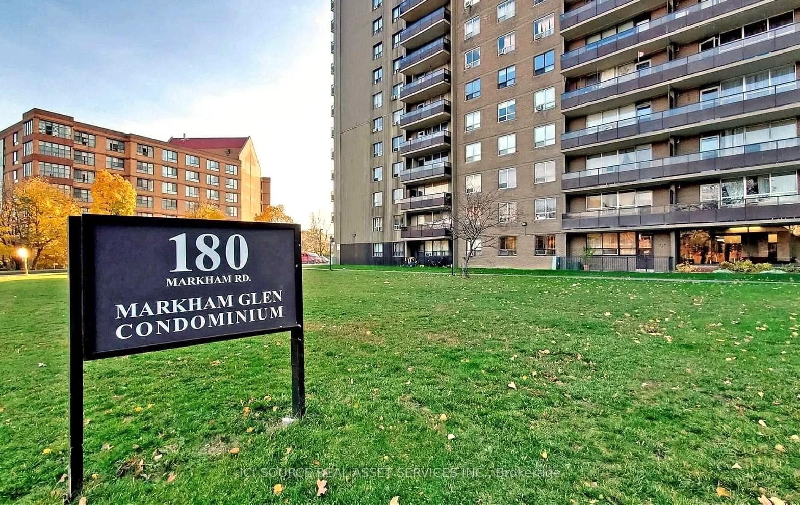 180 Markham Road Unit 803 photo 1