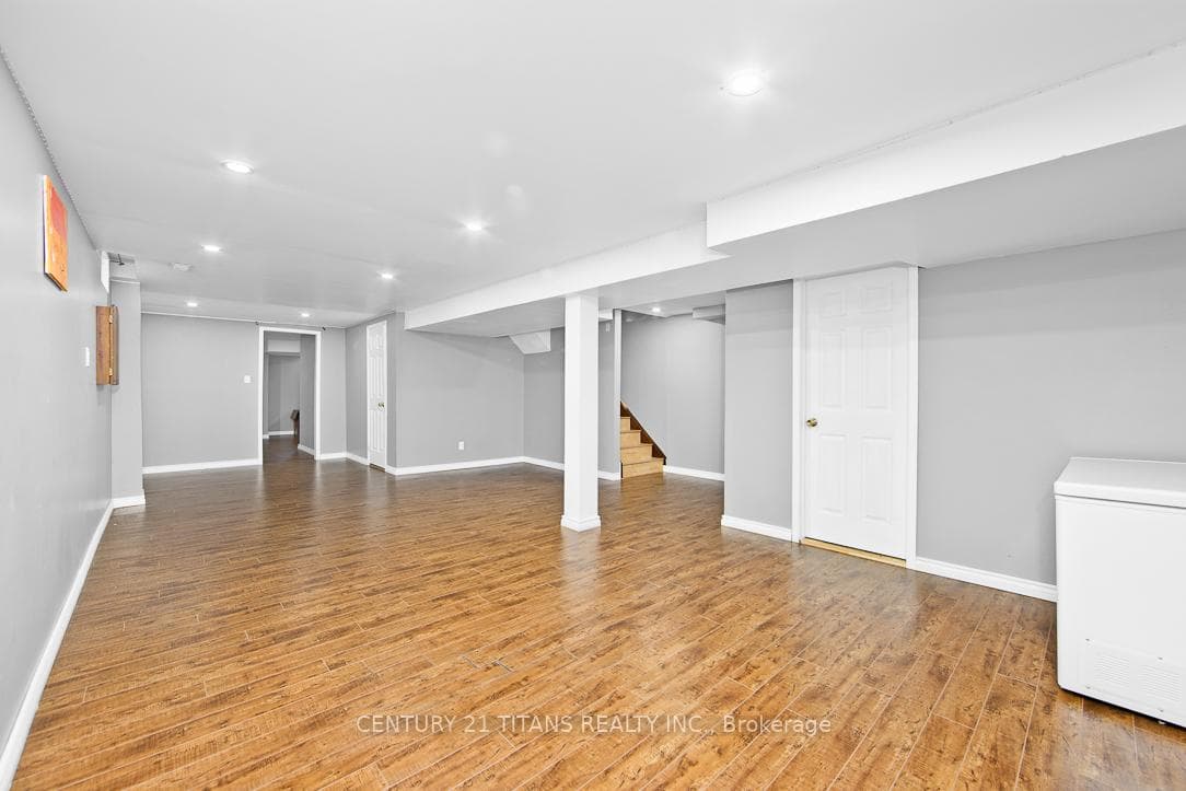 332 Langlaw Drive photo 23