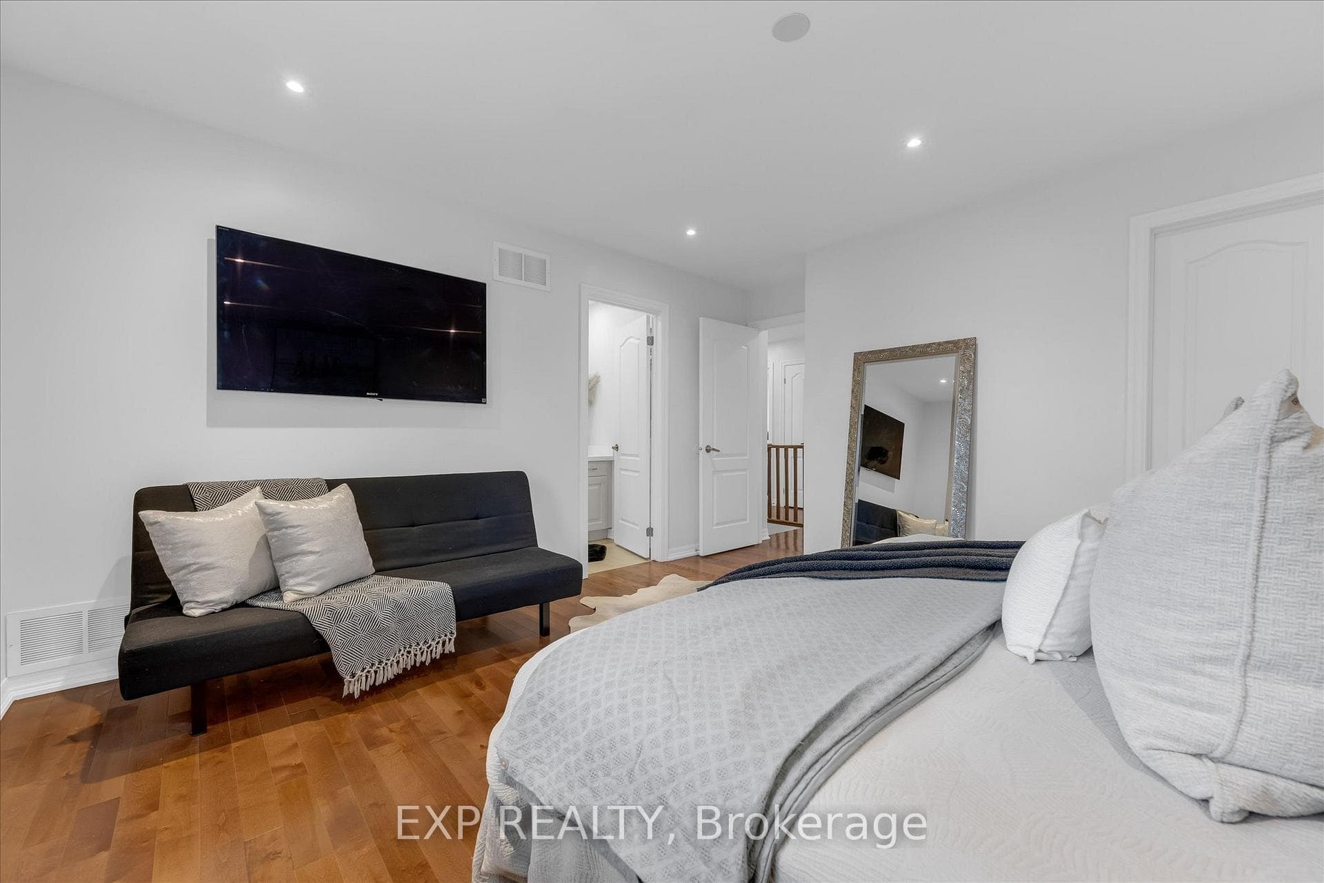 563 Fifty Road photo 17
