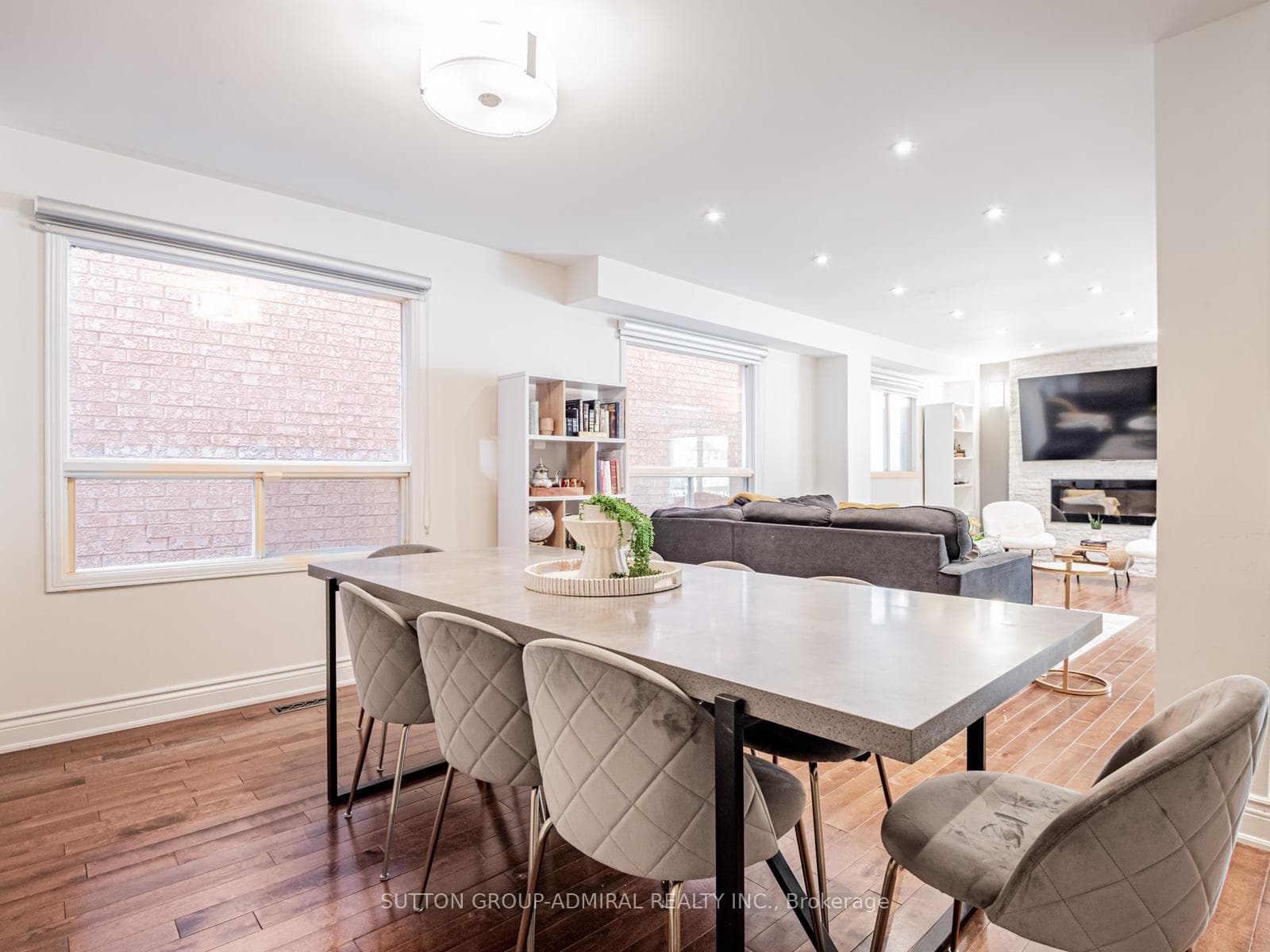 448 Conley Street photo 4