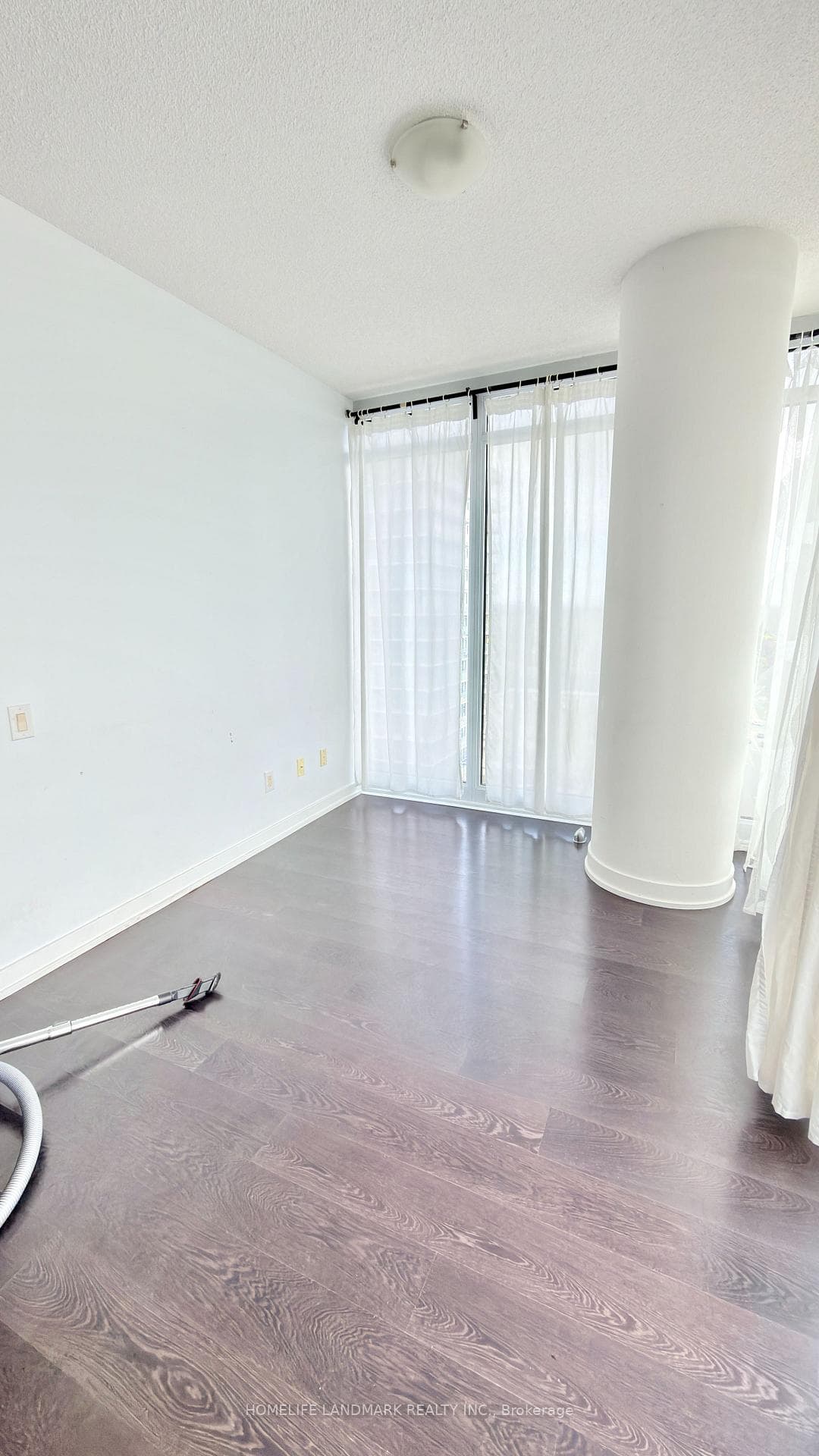 121 Mcmahon Drive Unit 1901 photo 6
