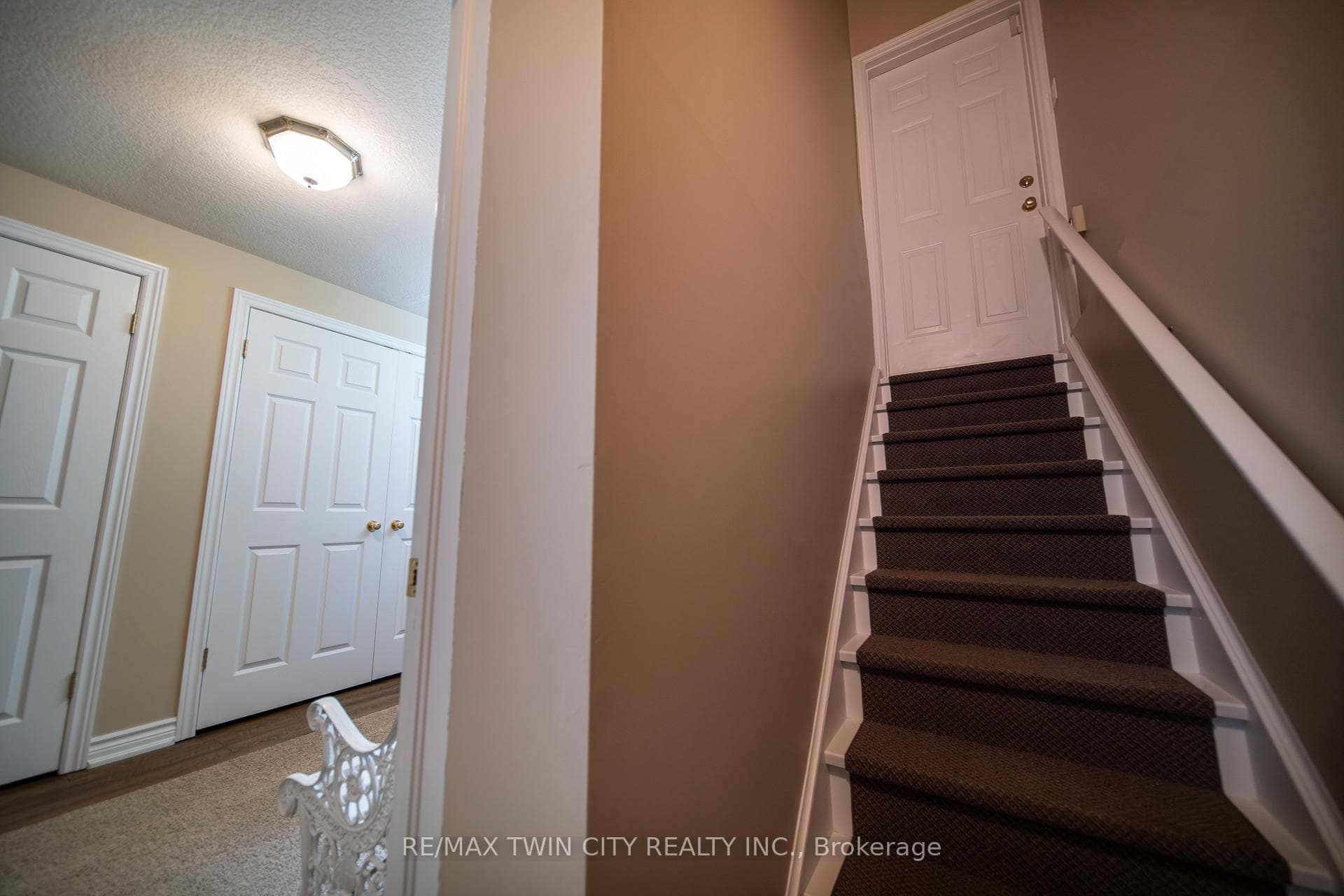 85 Laschinger Boulevard photo 35
