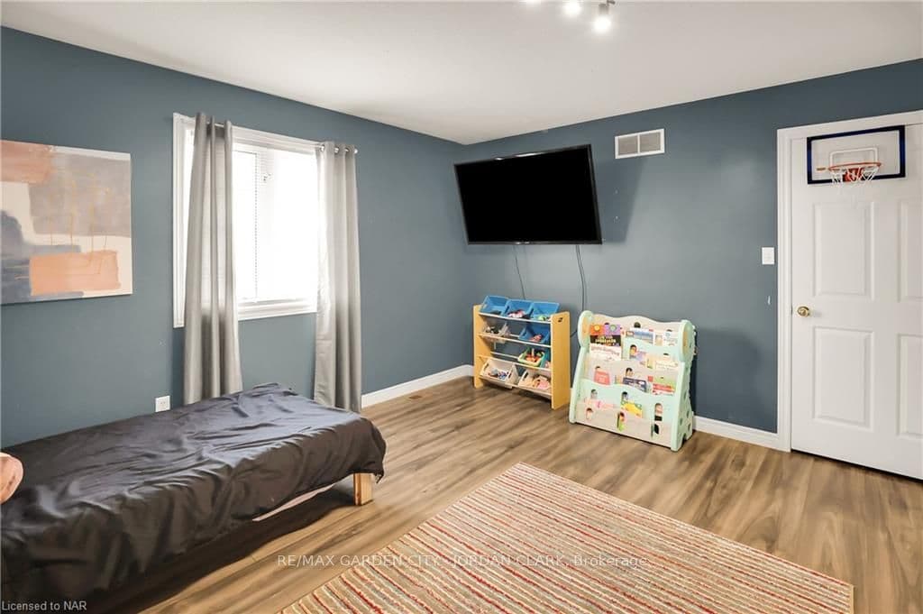 274 REGATTA Drive photo 24