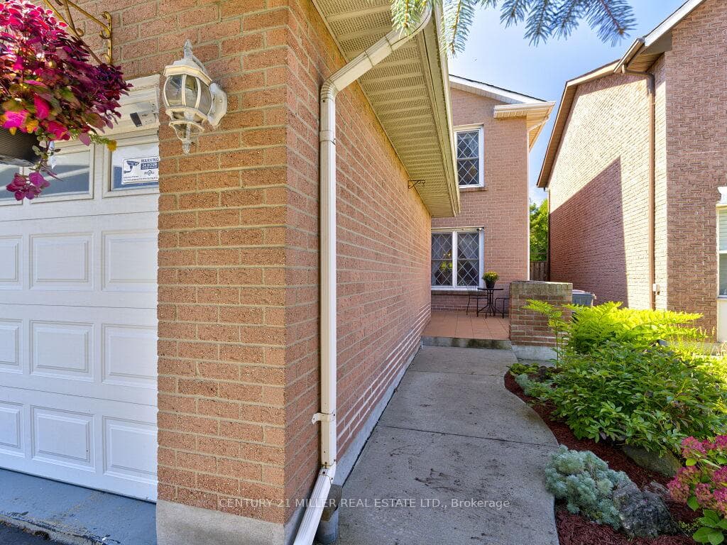 4252 Sugarbush Road photo 4