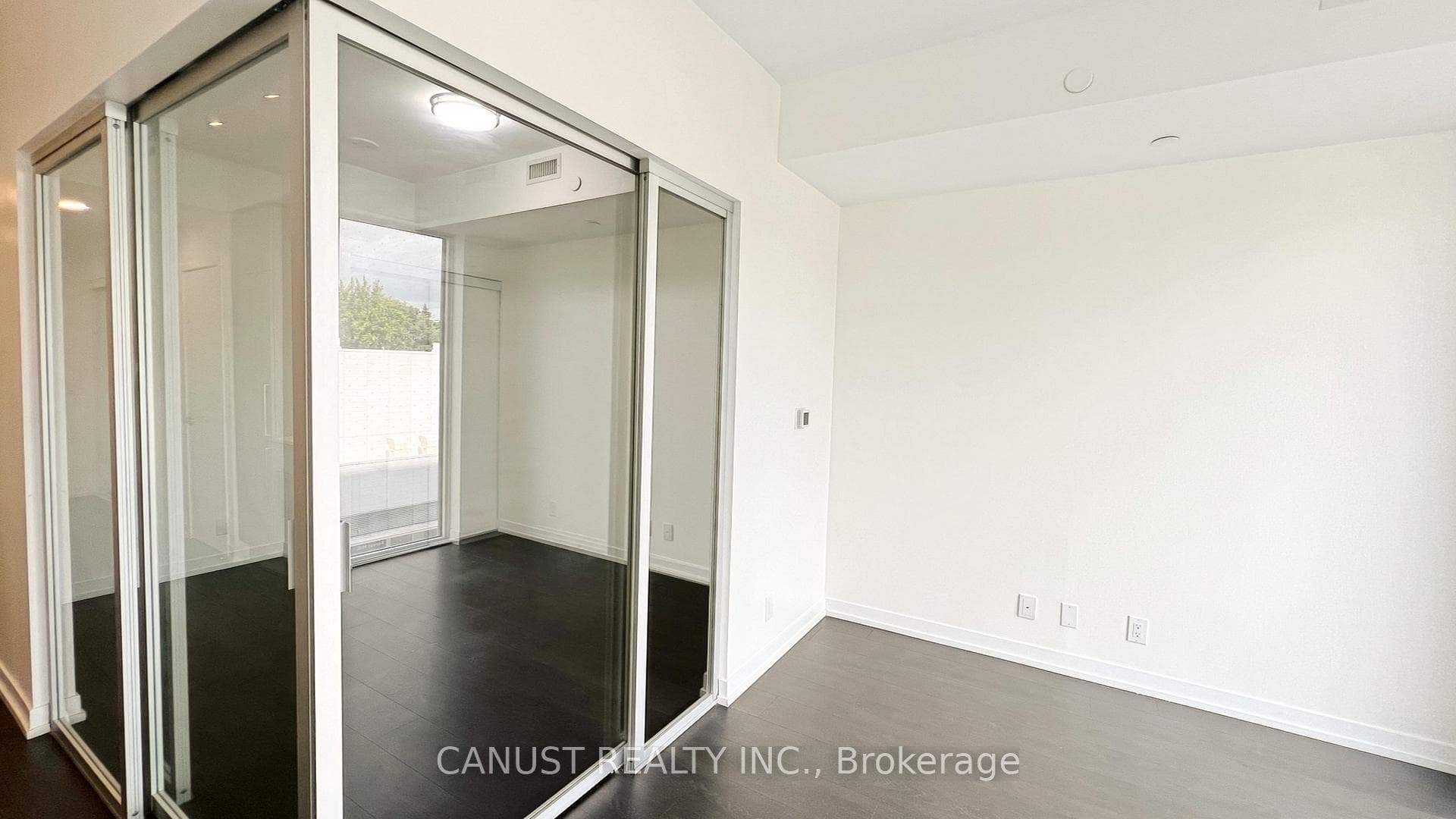 2020 Bathurst Street Unit 526 photo 10