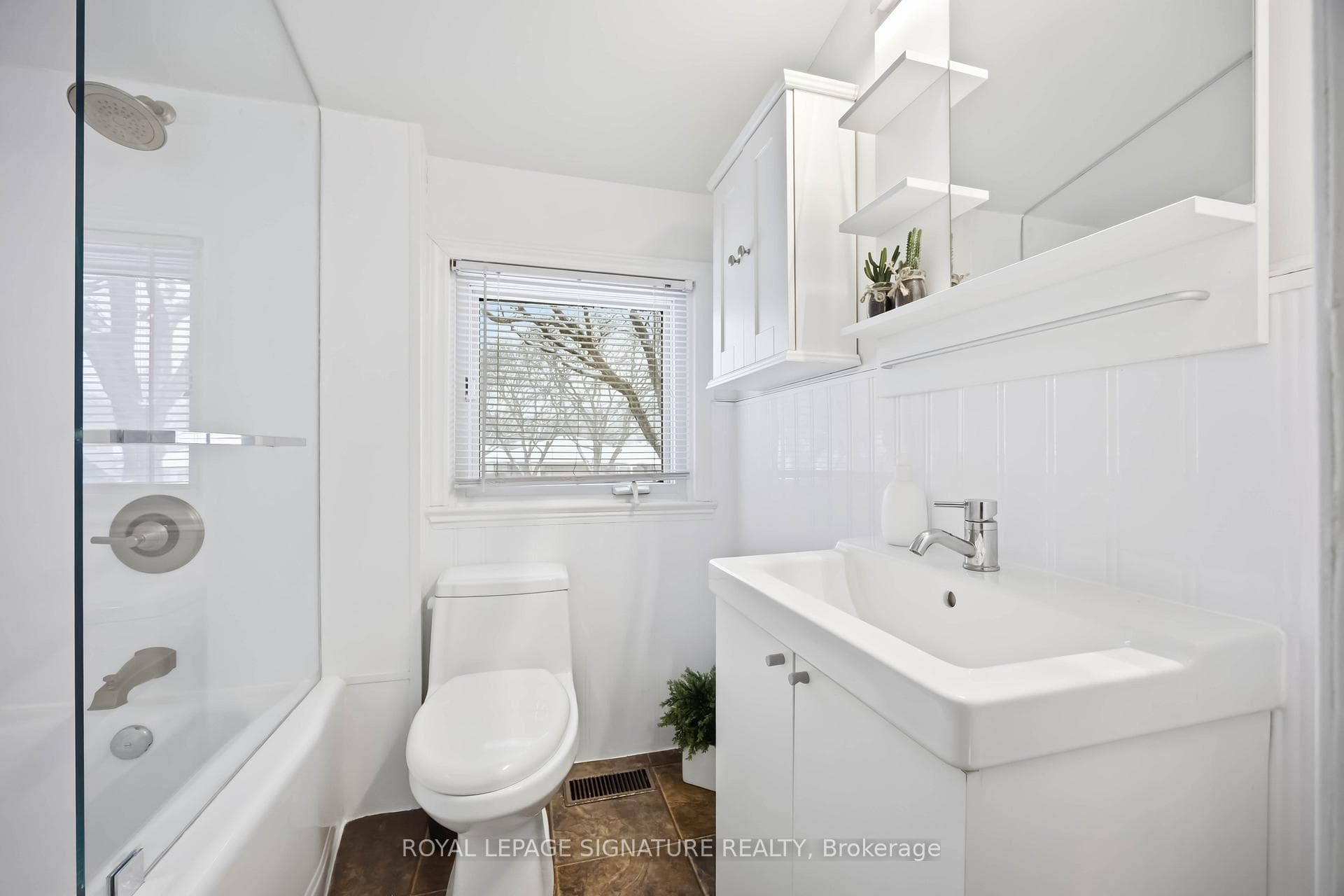 104 Marbury Crescent photo 22