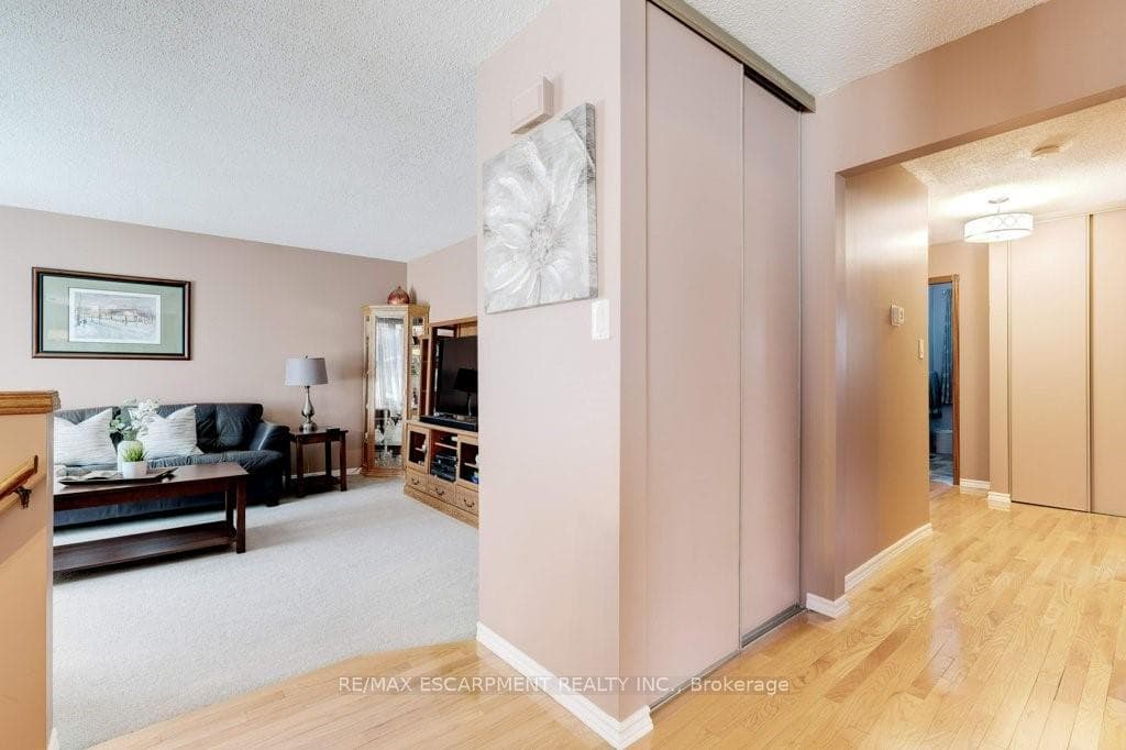 302 Highridge Avenue photo 11