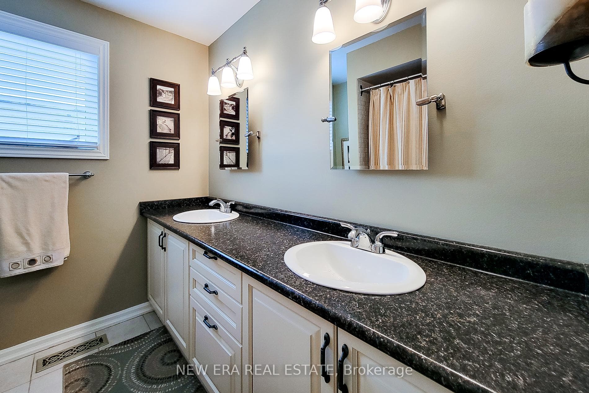 498 Vanguard Crescent photo 30