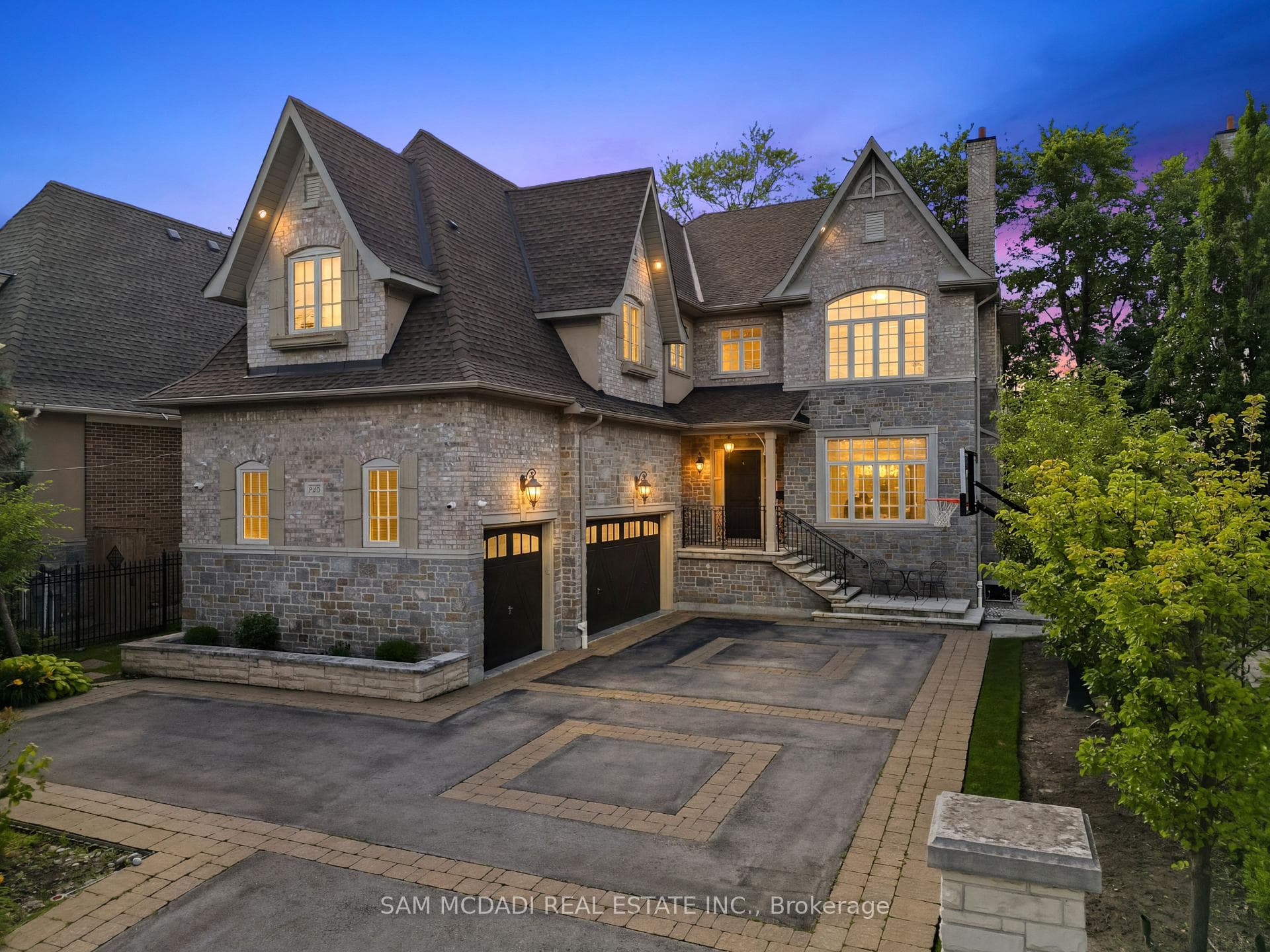 725 Queensway N/A photo 1