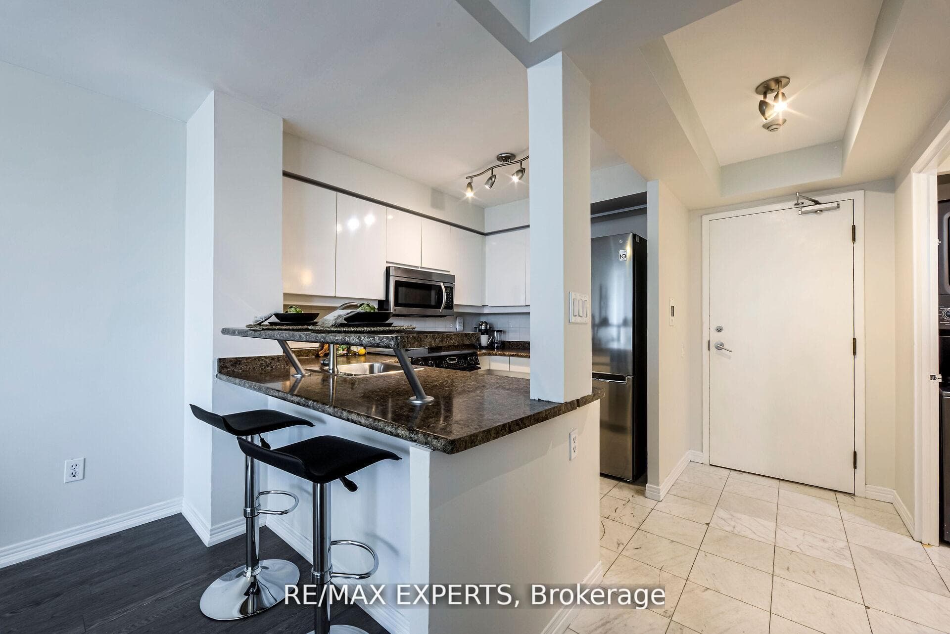 942 Yonge Street Unit 1006 photo 14