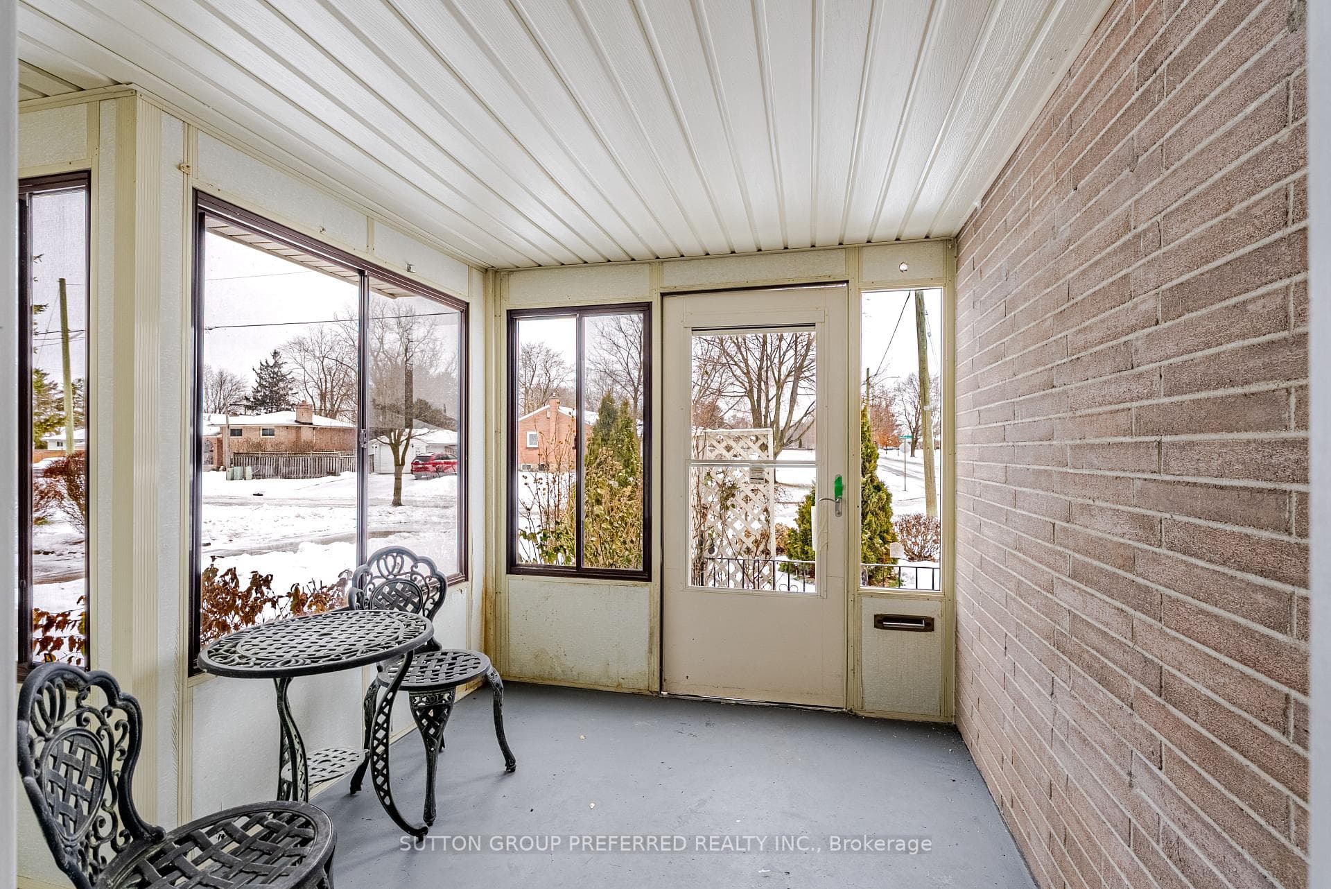 1697 Moffatt Avenue photo 12