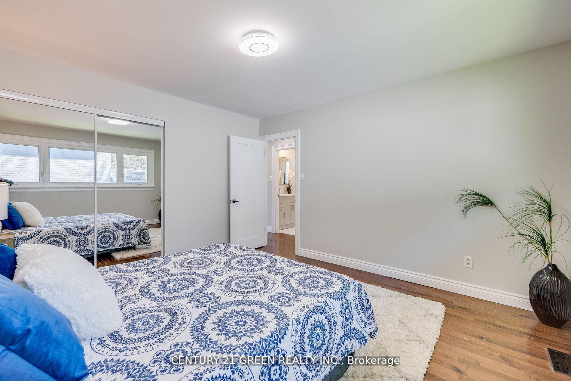 55 Regency Square photo 23