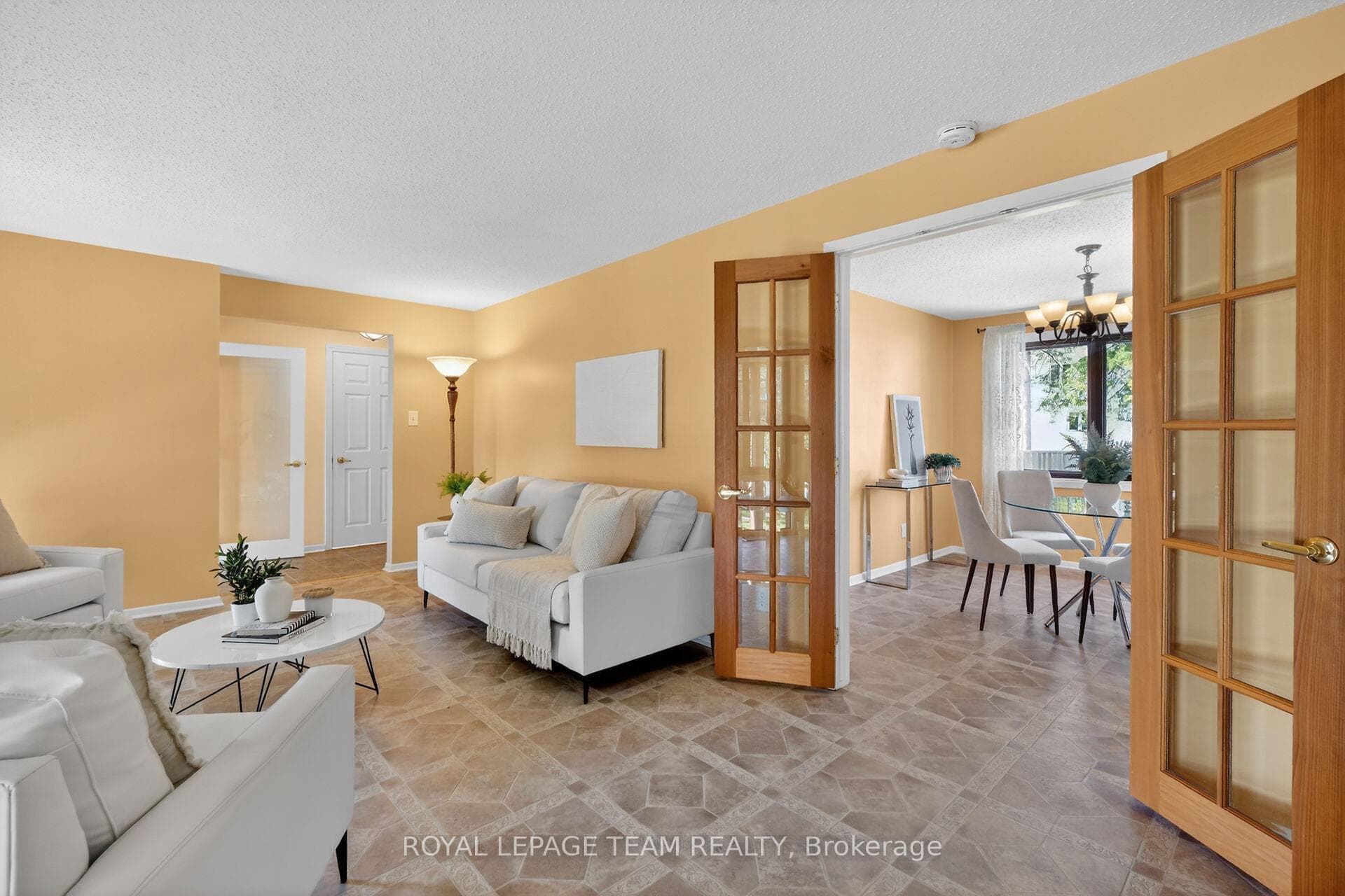 21 Lindhurst Crescent photo 11