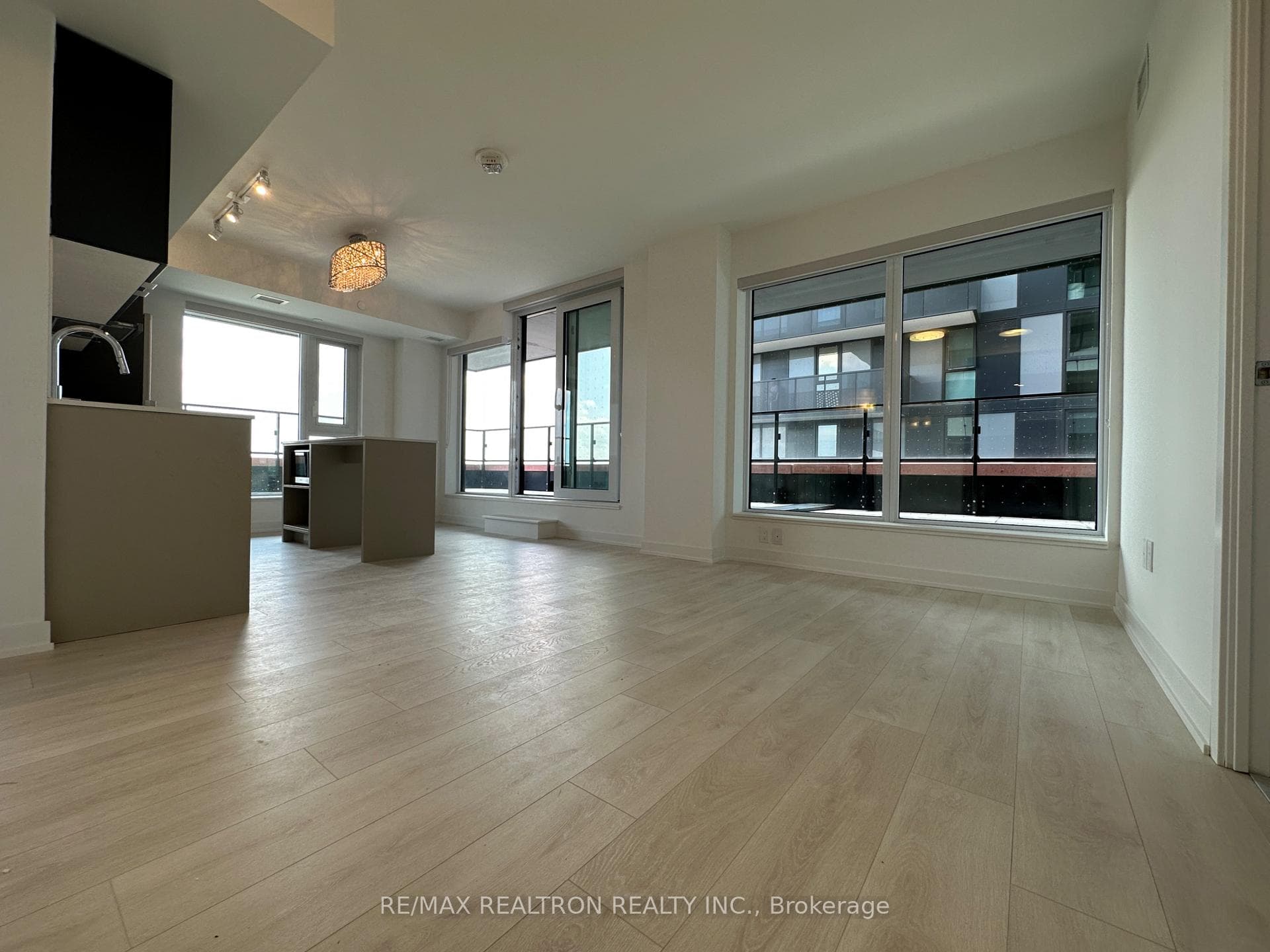 8 Tippett Road Unit 712 photo 7