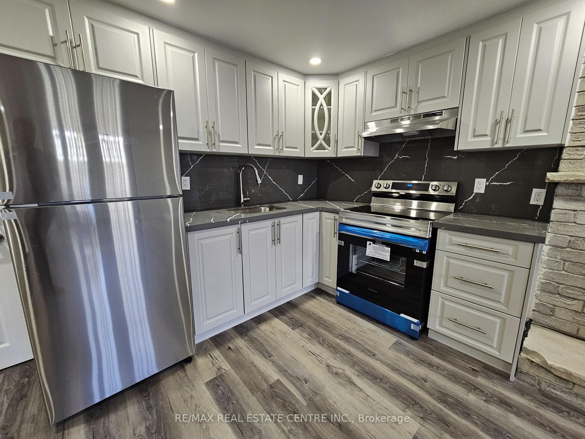 896 Morley Avenue Unit Lower photo 6