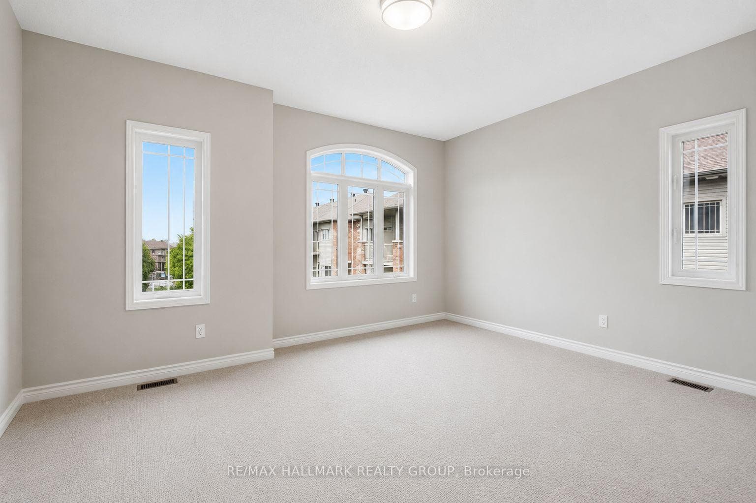 SPACIOUS PRIMARY BEDROOM WITH ENSUITE