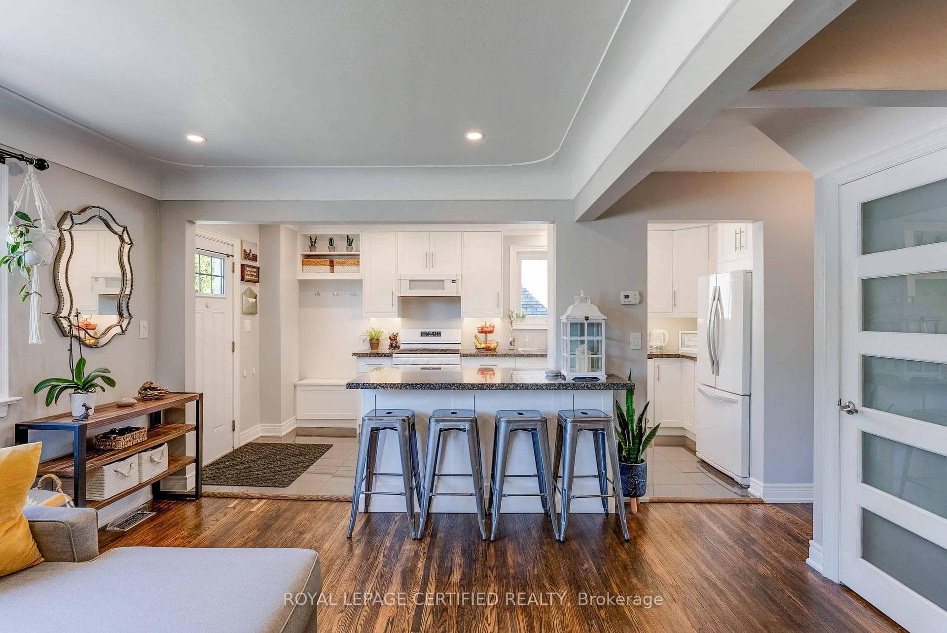 6077 Collins Drive photo 8