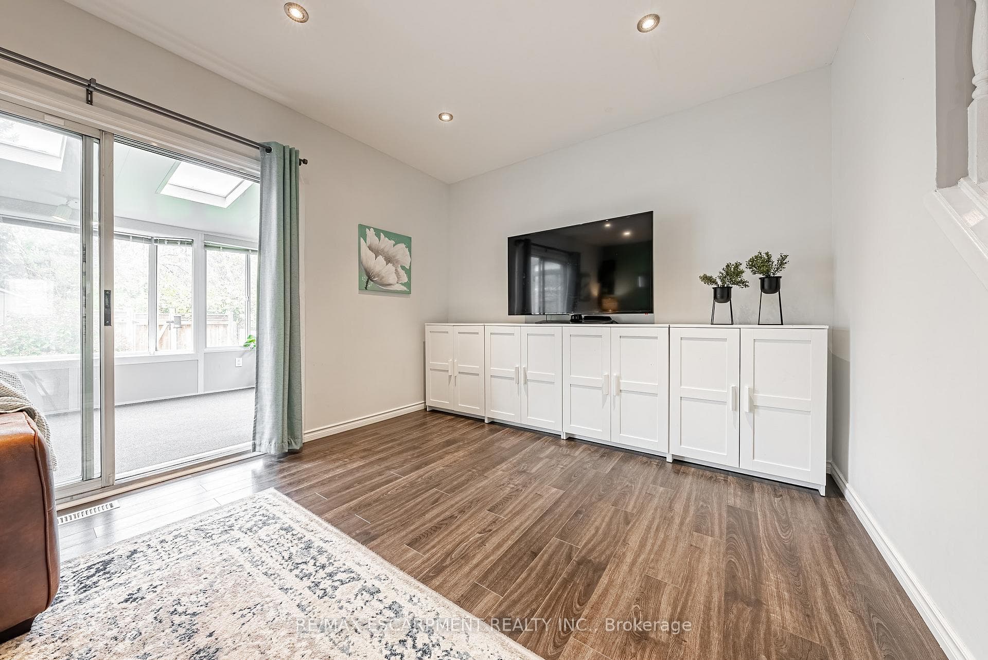3083 Fontana Court photo 8