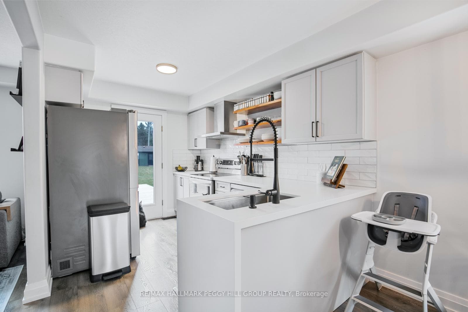 91 Banting Crescent photo 5