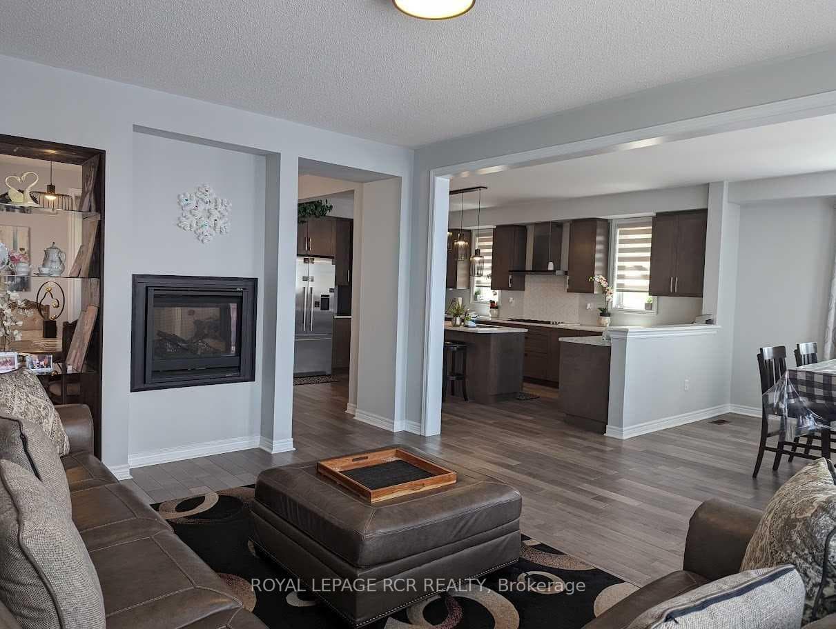 14 Atkinson Crescent photo 10