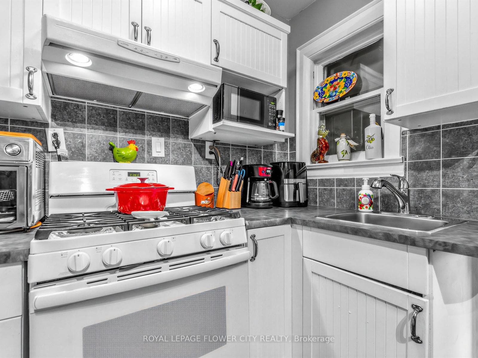 489 Westmount Avenue photo 15