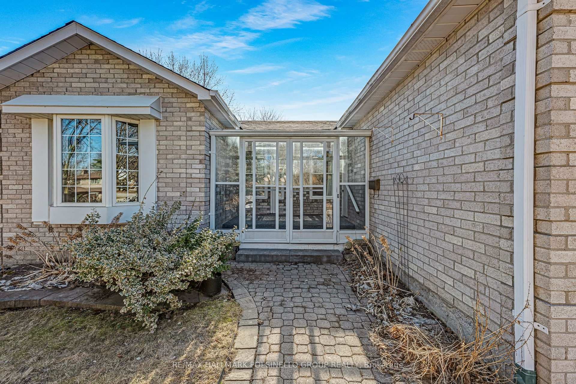 514 Malvern Crescent photo 2
