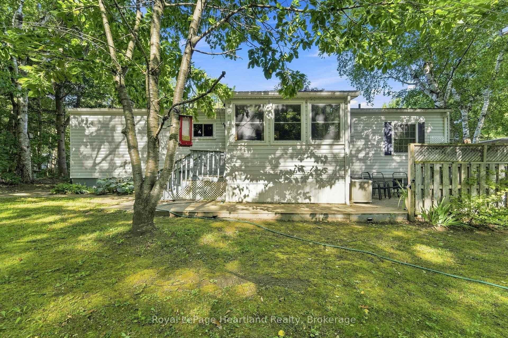 16 Huron Lane photo 29