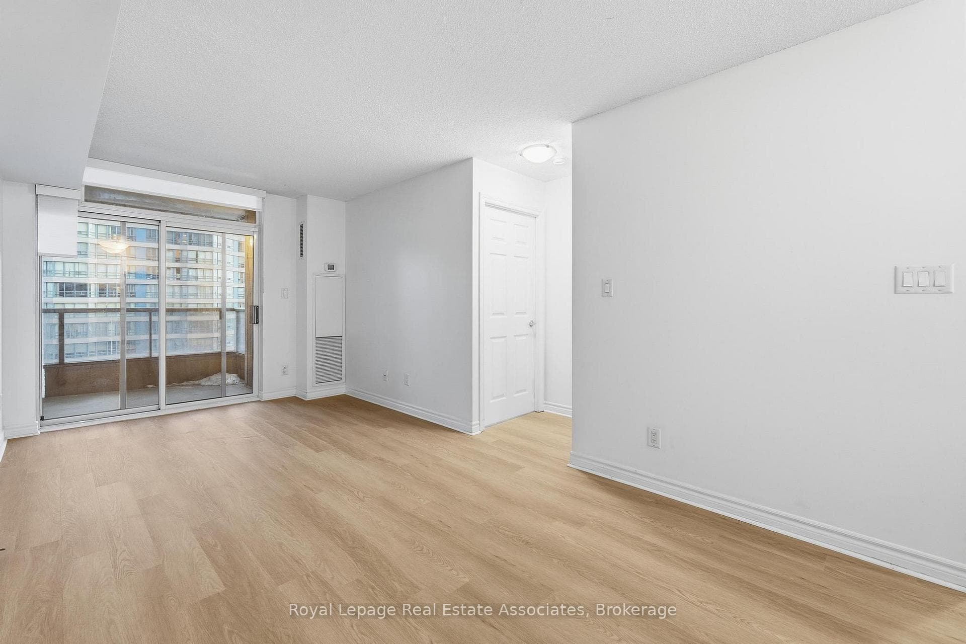 3880 Duke Of York Boulevard Unit 1008 photo 1
