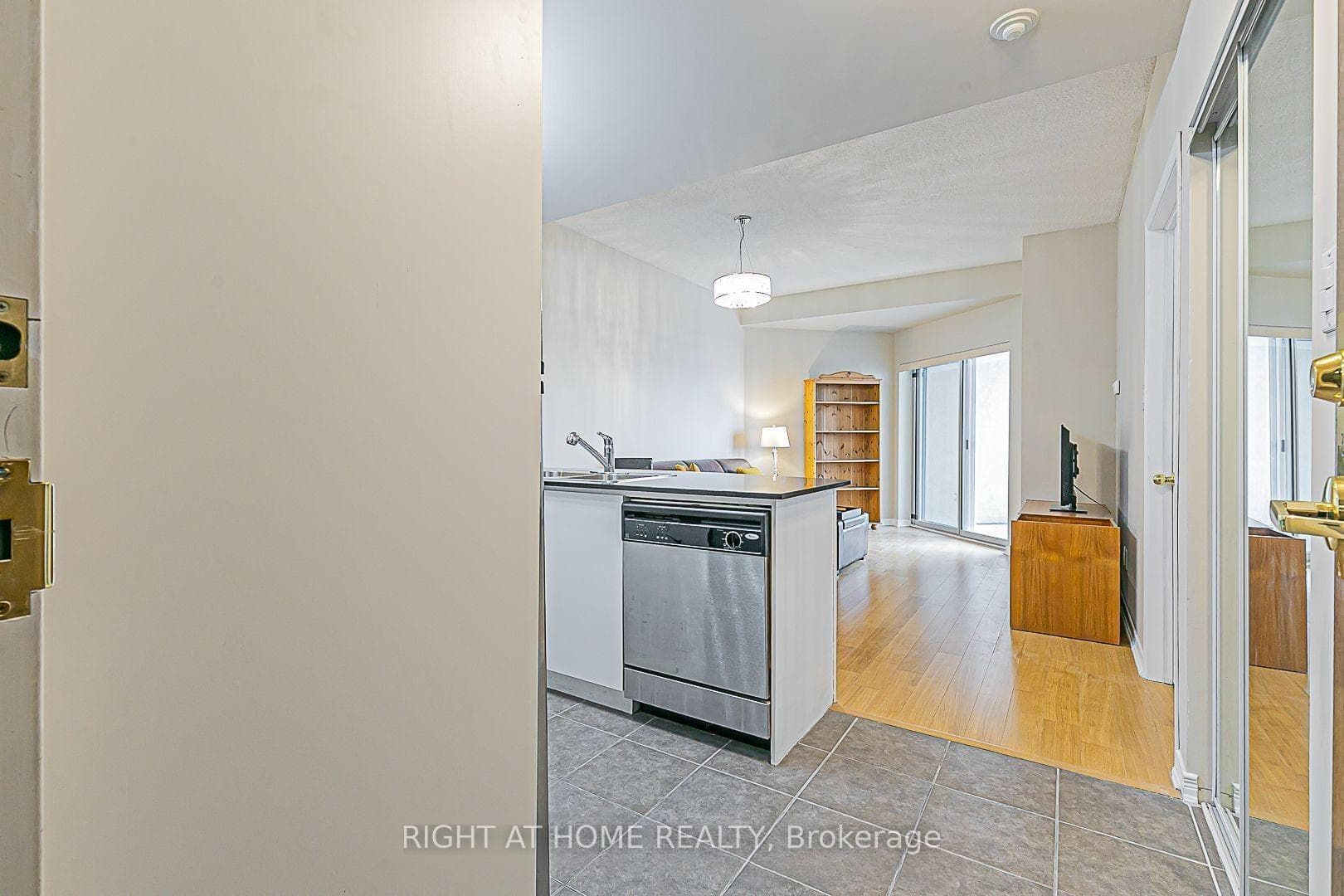 8 Maison Parc Court Unit 305 photo 7